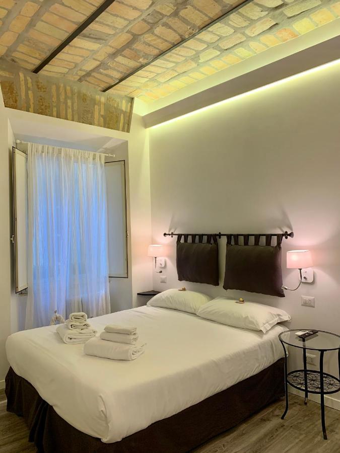 Luxury Rooms Near Colosseum Рим Екстер'єр фото