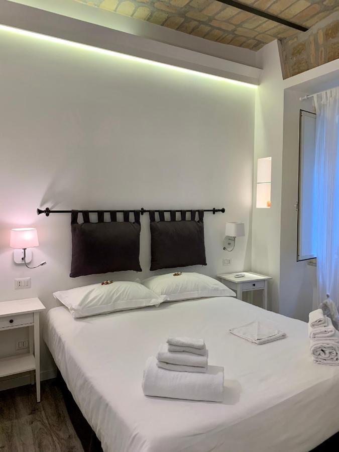 Luxury Rooms Near Colosseum Рим Екстер'єр фото