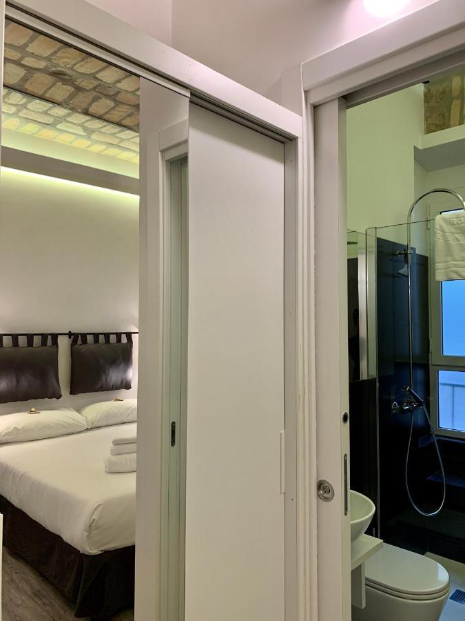 Luxury Rooms Near Colosseum Рим Екстер'єр фото