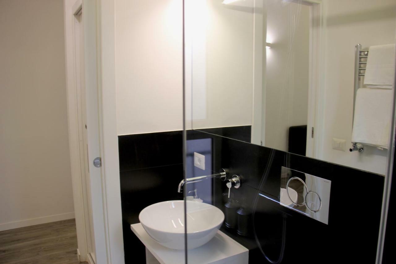 Luxury Rooms Near Colosseum Рим Екстер'єр фото