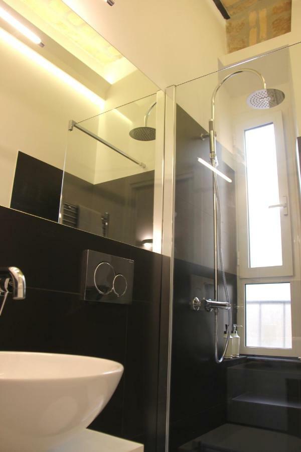 Luxury Rooms Near Colosseum Рим Екстер'єр фото
